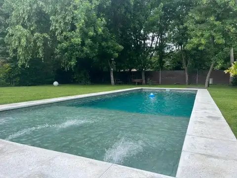 Casa en Venta con 2 cocheras