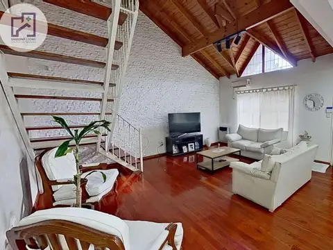 Casa en Venta con 2 cocheras