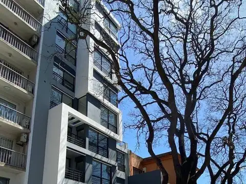 VENTA COCHERA EN EDIFICIO YASS POCITOS