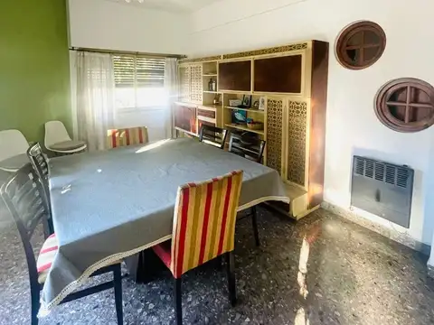 VENTA DE CASA 5 DORMITORIOS EN CIUDADELA