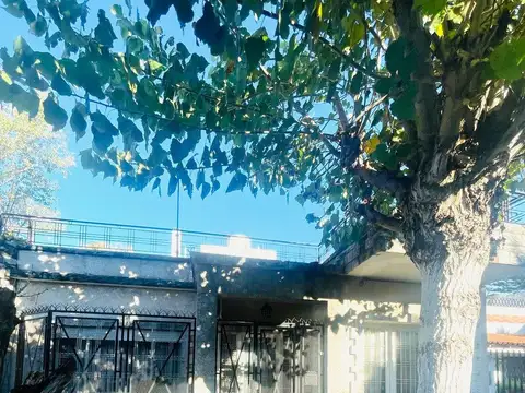 VENTA DE CASA 5 DORMITORIOS EN CIUDADELA