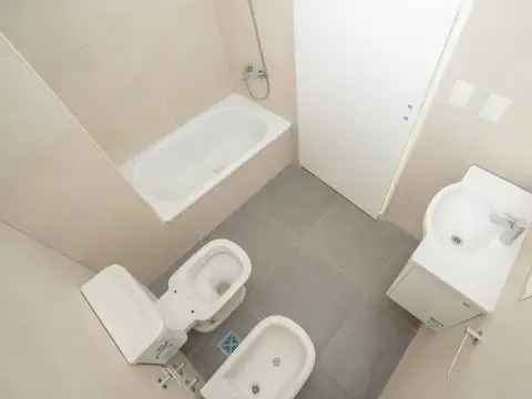 Venta Depto 3 amb balcón y terreza en Montecastro