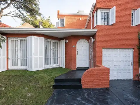 IMPECABLE CASA EN LO MEJOR DE STELLA MARIS - CON JARDIN.