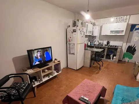 Departamento de 1 dormitorio con amplio balcón. Zeballos al 800.