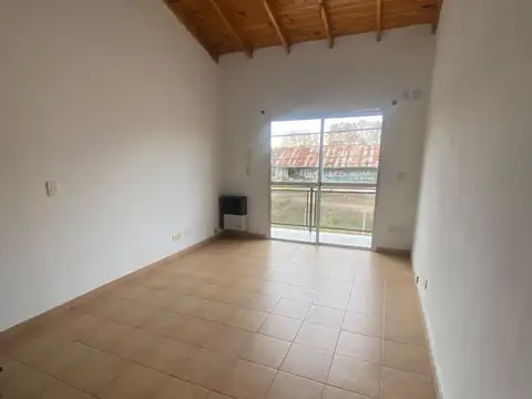 Depto Tipo Casa 2 ambientes con 1 baño