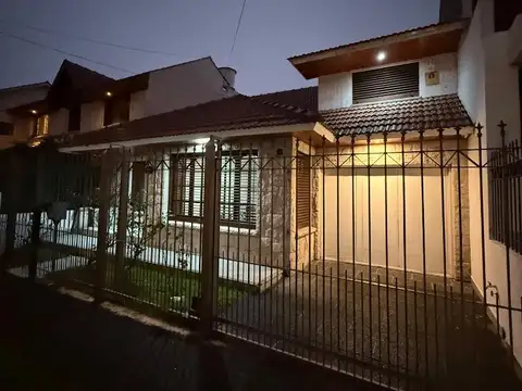 Venta Chalet 5 amb.con Pileta Barrio Constitución