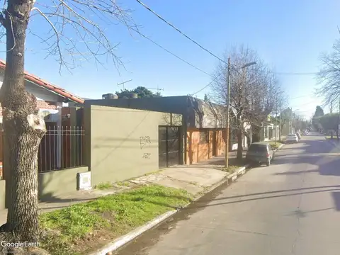 Casa en venta - 3 Dormitorios 2 Baños - Lomas de Zamora