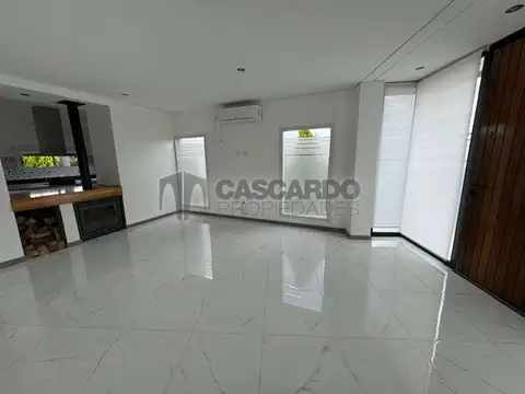 Casa 4 ambientes con 3 baños