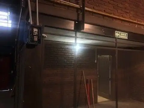 ALQUILO IMPORTANTE GALPON.