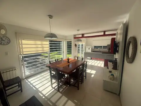 Casa en Venta con 4 cocheras