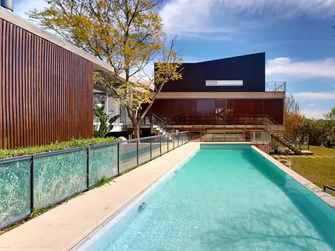 Casa en Venta 6 Ambientes al Lago Nordelta | Piscina | Muelle Propio | 6 Cocheras
