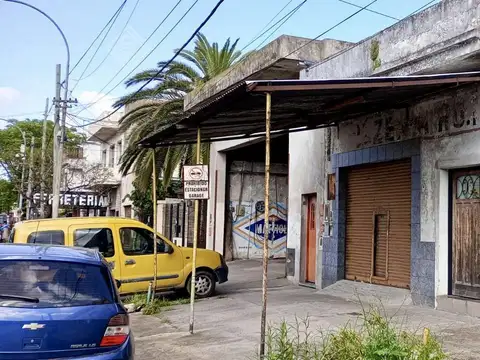 Excelente deposito sobre Avda. San Martín!!!