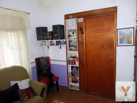 Casa 7 ambientes con 2 baños