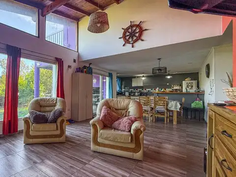 Casa 6 ambientes con 3 baños