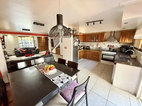 Casa en Venta con 2 cocheras