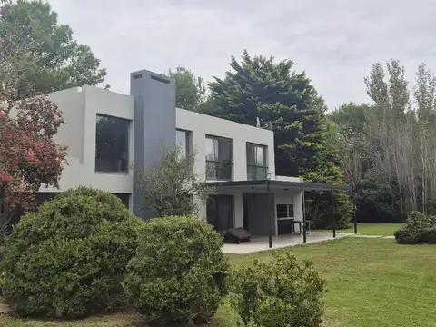 Casa en venta 3 domitorios piscina seguridad golf