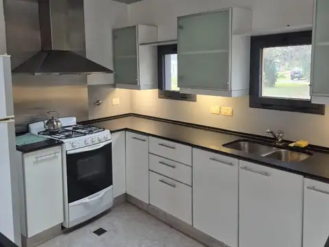 Casa en venta 3 domitorios piscina seguridad golf
