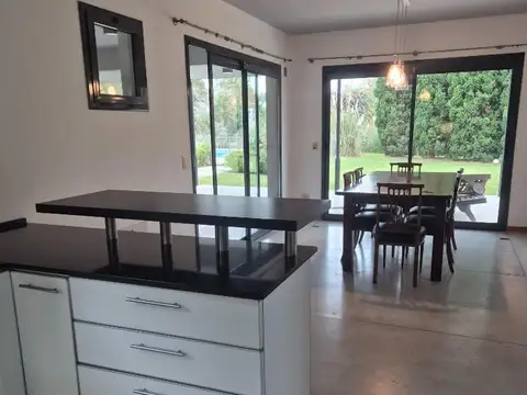 Casa 4 ambientes con 3 baños