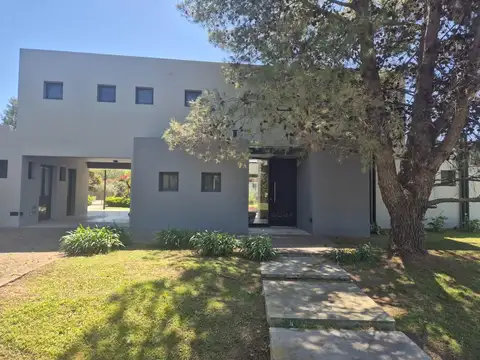 Casa en Venta en El Nacional Club de Campo, USD 260.000