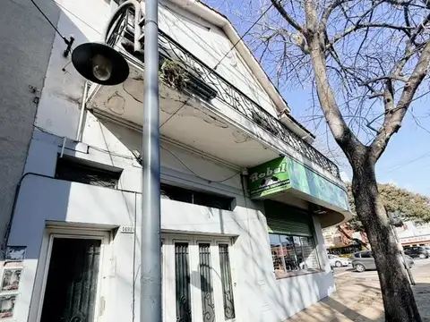 PH en Alquiler en La Lucila de 5 ambientes con cochera