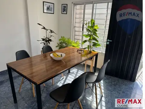 VENTA CASA CON PATIO- LANUS OESTE - 4 ambientes