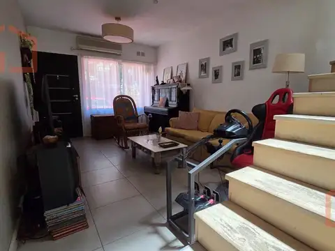 Depto Tipo Casa 3 ambientes con 2 baños