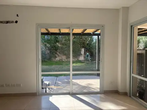 Casa 7 ambientes con 3 baños