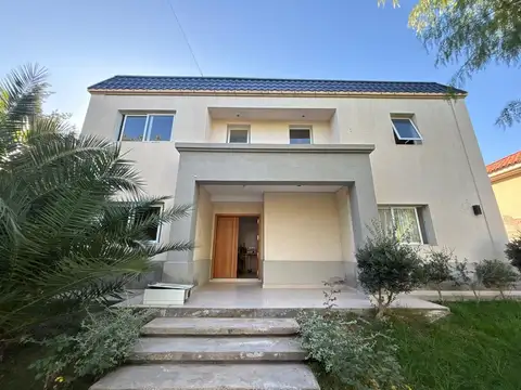 Casa en Alquiler en Barrio Dalvian .5 Habitaciones