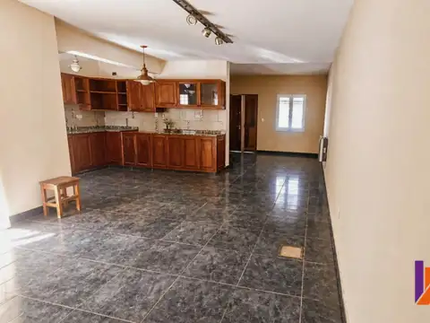 Casa 6 ambientes con 1 baño