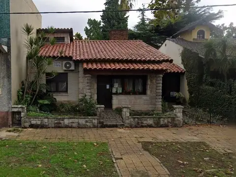 Casa 3 ambientes con gran espacio verde