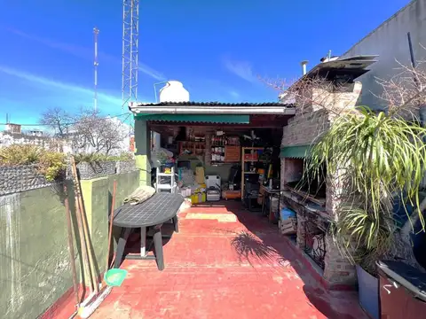 Casa 7 amb. Terraza. Parrilla. Venta. Paternal