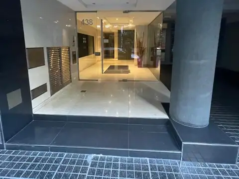 Depto moderno, vista abierta c/balcon. Muy luminoso