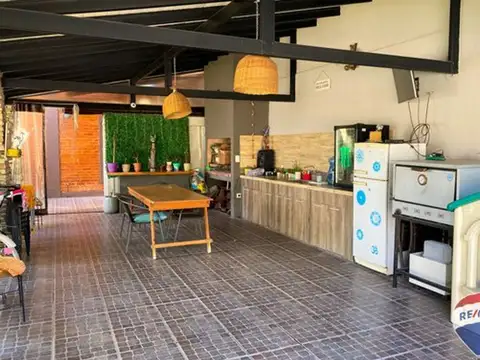 CASA 4 AMBIENTES EN VENTA EN LA UNION CON PILETA