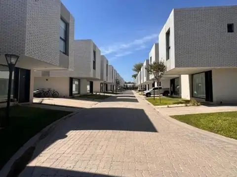 Casa 4 ambientes con 3 baños