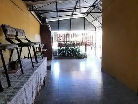 Casa 5 ambientes con 1 baño