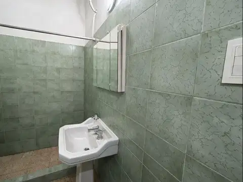 Casa 6 ambientes con 2 baños