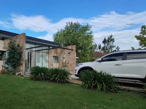CASA EN CAMPOS DE ROCA A LA VENTA 4 DORMITORIOS
