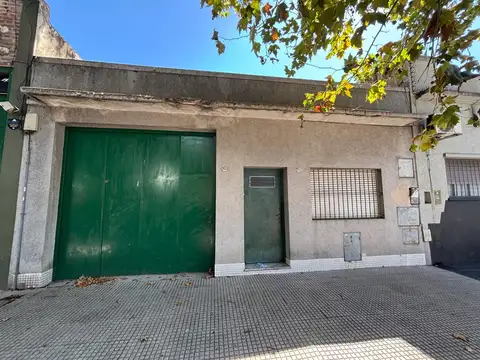 CASA T/ en planta baja - c/ garaje y Fondo.