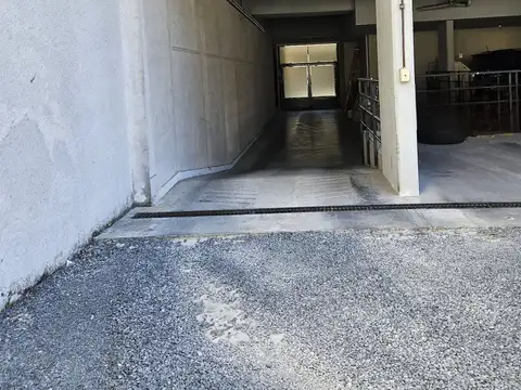 Cochera 40 venta en edificio con seguridad