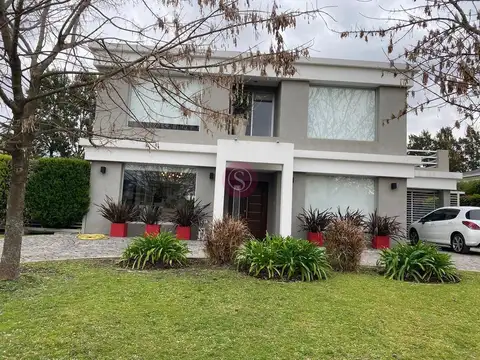 Casa  en Venta en Los Jazmines, Pilar del Este, Pilar