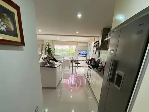 Casa 7 ambientes con 3 baños