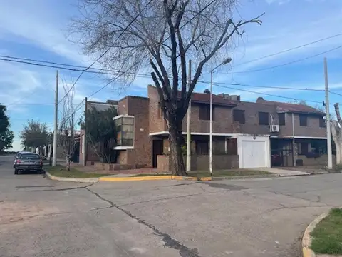 Hermoso duplex en venta a mts de la costanera