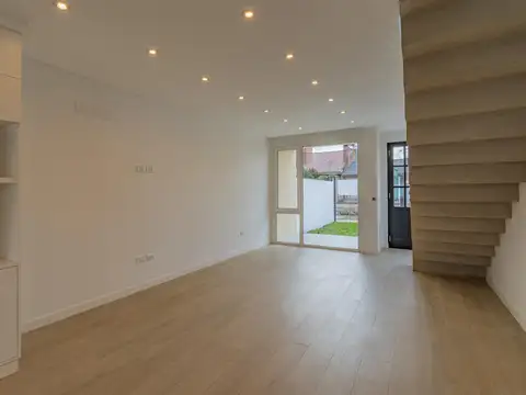 Casa 4 ambientes con 2 baños