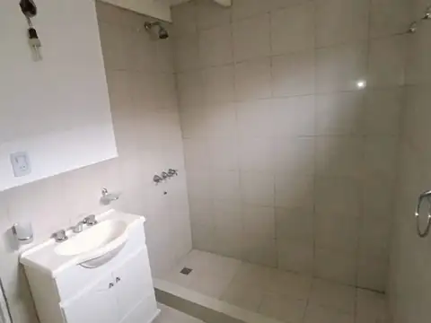 Casa 7 ambientes con 2 baños
