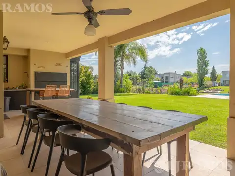 Casa 7 ambientes con 3 baños