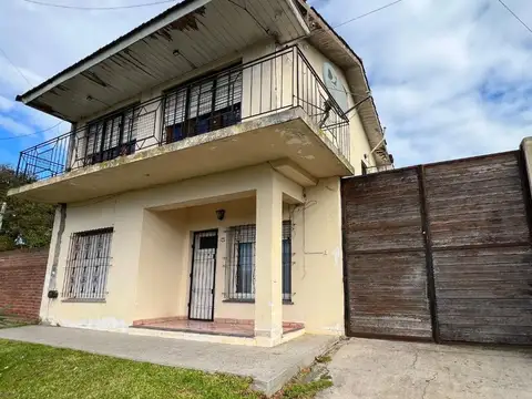 VENTA Casa en bloque 3 ambientes Quincho Las lilas