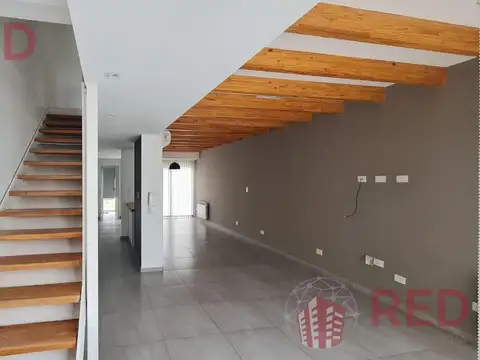 Depto Tipo Casa en Venta 8 años