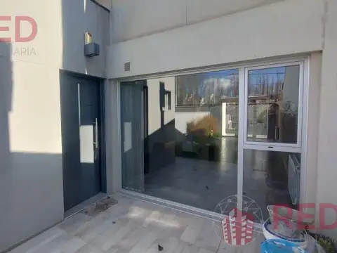 Depto Tipo Casa en Venta con 2 cocheras