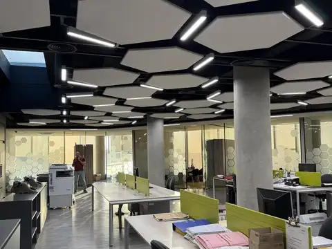 Excelente Piso de Oficinas 1100 m² c/ Estacionamiento - Moreno