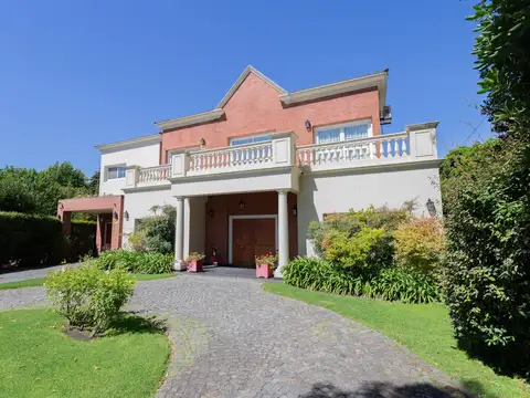 Casa 7 ambientes con 3 baños